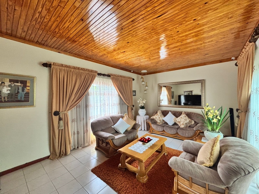 5 Bedroom Property for Sale in Flamwood North West